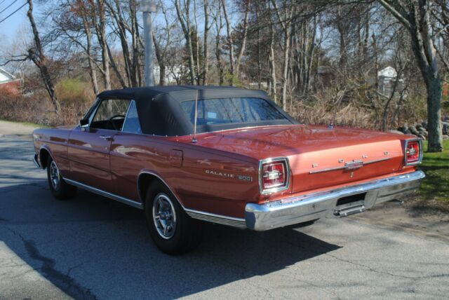 Ford Galaxie 1966 image number 22