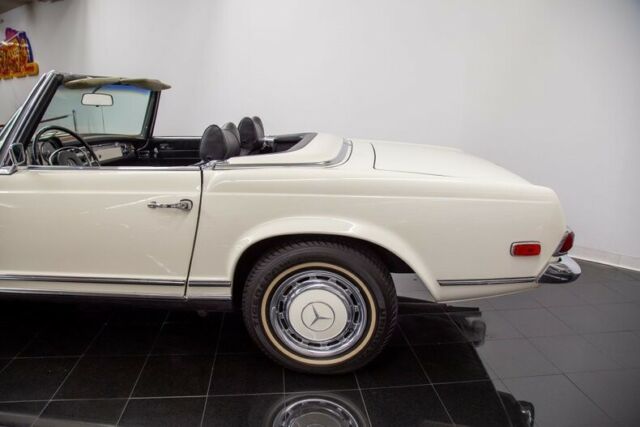 Mercedes-Benz 280SL Convertible 1969 image number 13