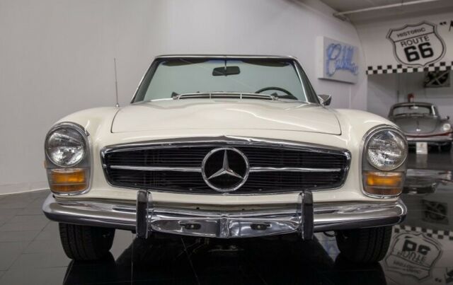 Mercedes-Benz 280SL Convertible 1969 image number 16