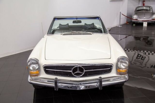 Mercedes-Benz 280SL Convertible 1969 image number 2