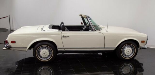 Mercedes-Benz 280SL Convertible 1969 image number 28