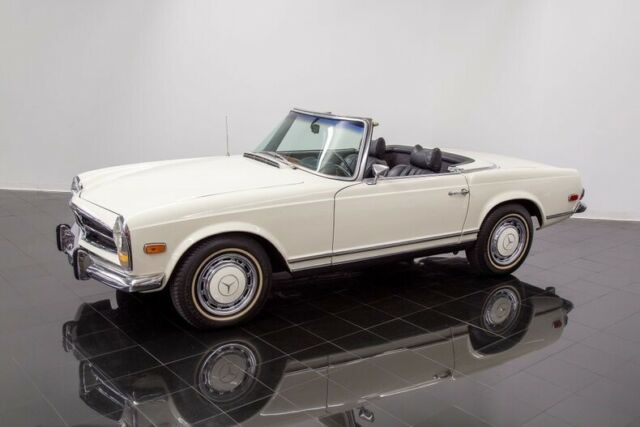 Mercedes-Benz 280SL Convertible 1969 image number 34