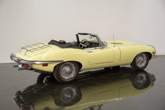 Jaguar E-Type 1969 image number 19