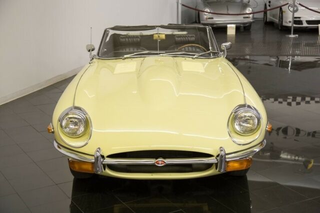 Jaguar E-Type 1969 image number 27