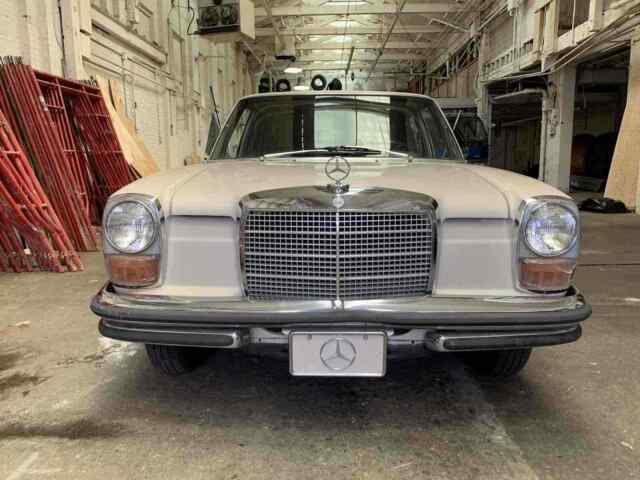 Mercedes-Benz 250 1971 image number 21