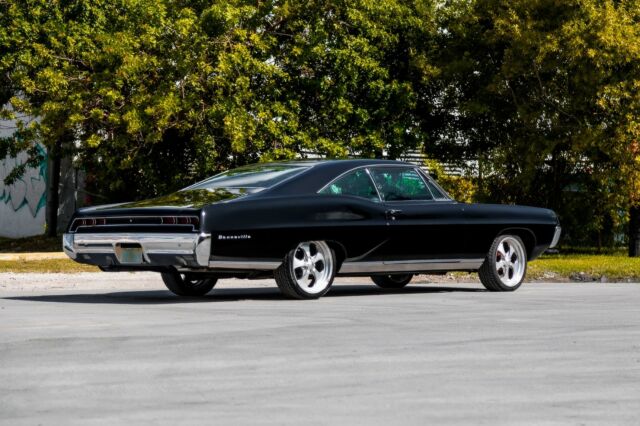 Pontiac Bonneville 1967 image number 0