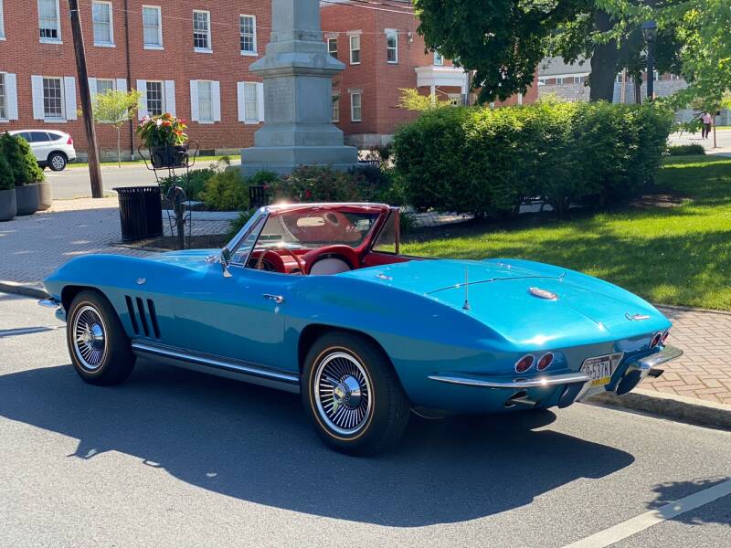 Chevrolet Corvette 1965 image number 25