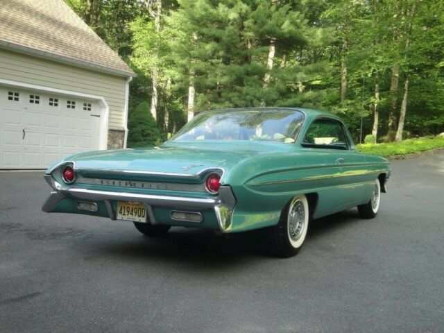 Oldsmobile Eighty-Eight 1961 image number 24