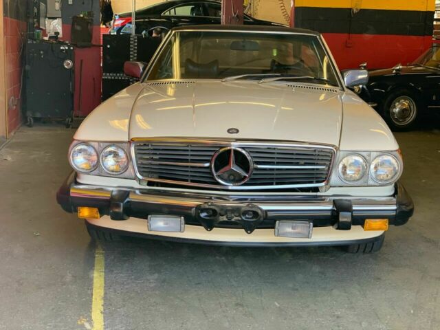 Mercedes-Benz SL-Class 1979 image number 1