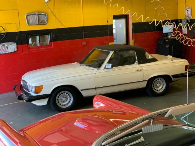 Mercedes-Benz SL-Class 1979 image number 2