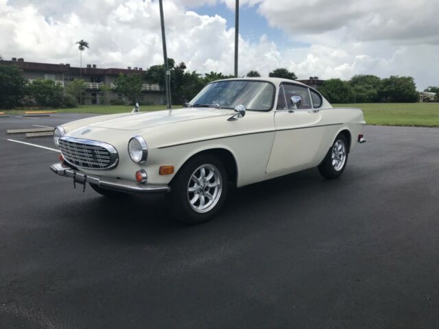 Volvo P1800S 1969 image number 2