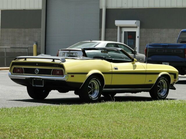 Ford Mustang 1972 image number 10