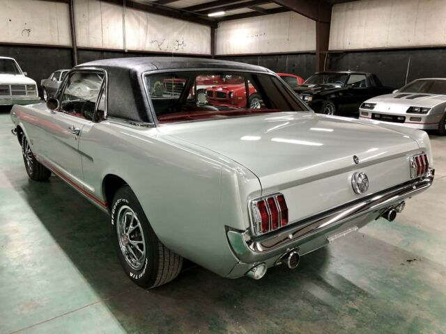 Ford Mustang 1966 image number 26