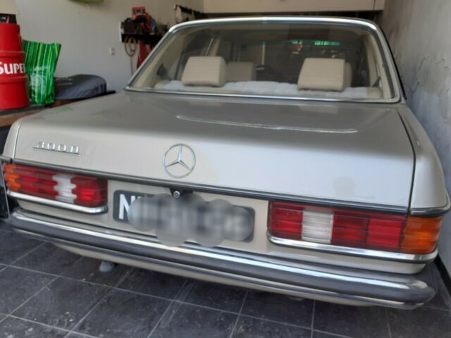 Mercedes-Benz 300-Series 1977 image number 14