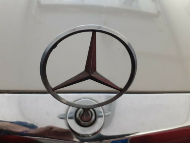 Mercedes-Benz 300-Series 1977 image number 17