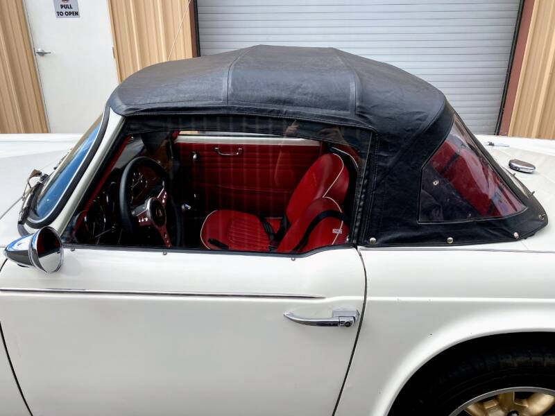 Triumph TR4A 1966 image number 23