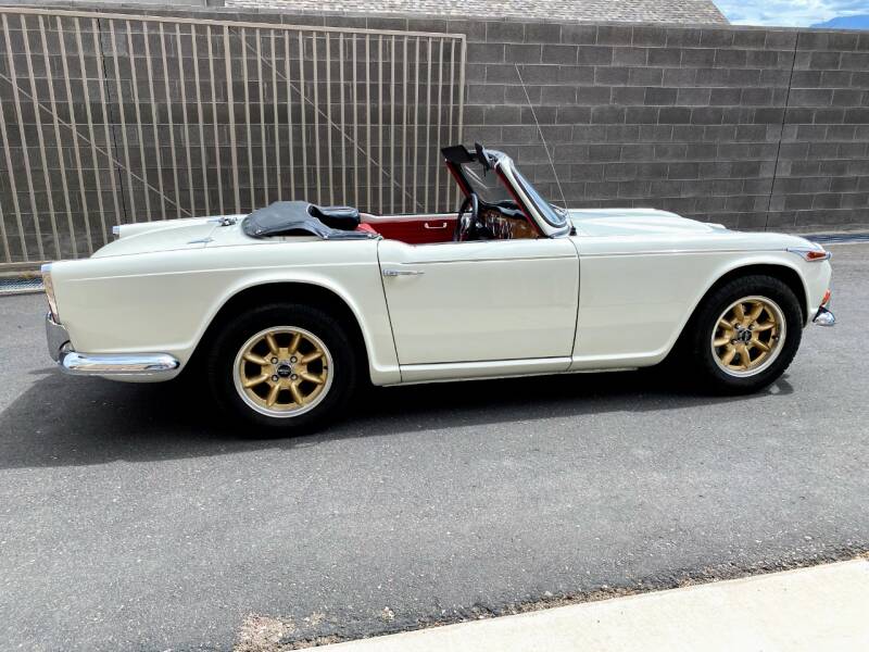 Triumph TR4A 1966 image number 28