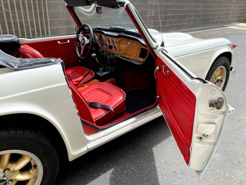 Triumph TR4A 1966 image number 9