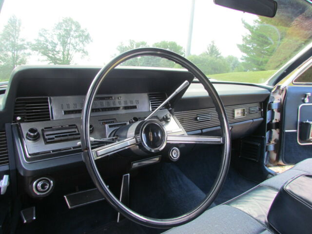 Lincoln Continental 1966 image number 18