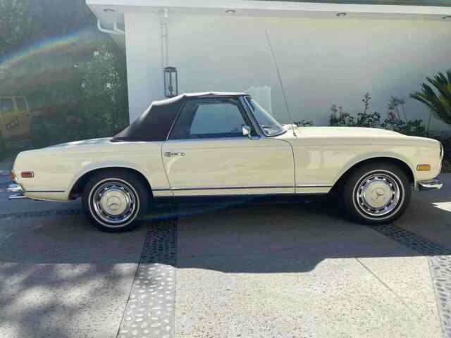 Mercedes-Benz 280 SL 1971 image number 11