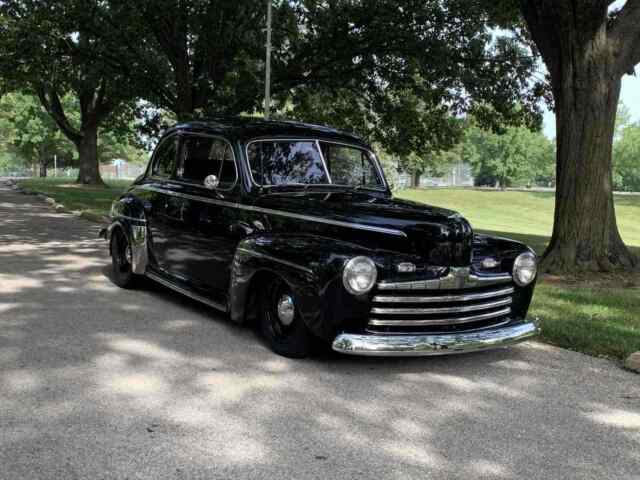 Ford Coupe 1947 image number 2