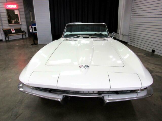 Chevrolet Corvette 1965 image number 31