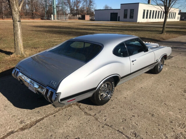 Oldsmobile Cutlass 1970 image number 6