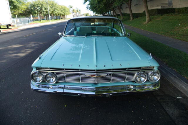 Chevrolet Impala 2 Door Hardtop Custom 1961 image number 29