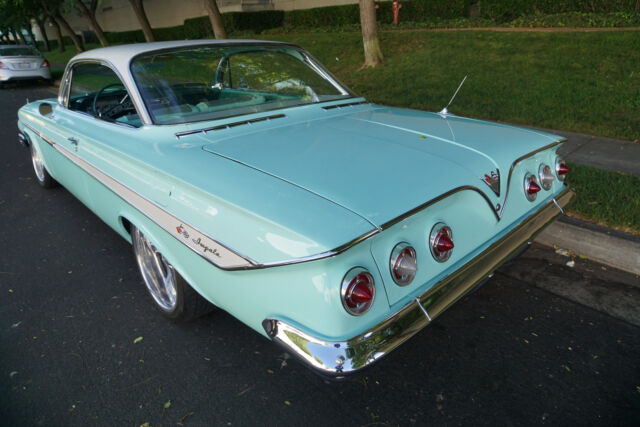 Chevrolet Impala 2 Door Hardtop Custom 1961 image number 34