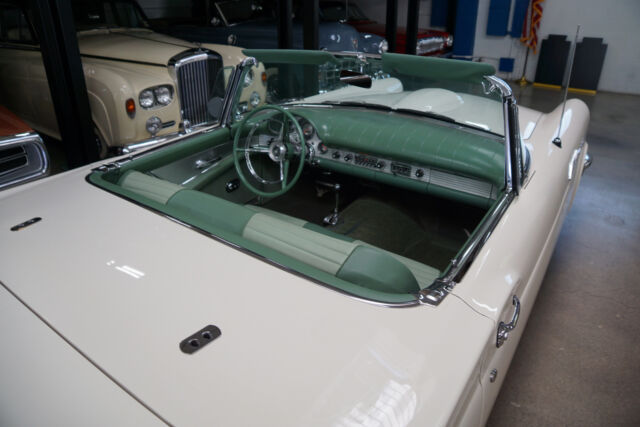 Ford Thunderbird 312 V8 Convertible 1957 image number 20