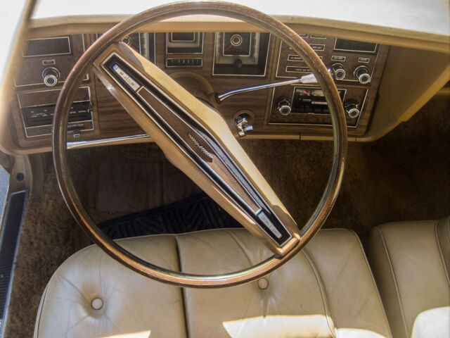 Lincoln Continental 1974 image number 28