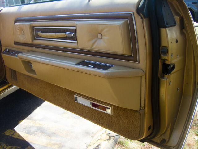 Lincoln Continental 1974 image number 6