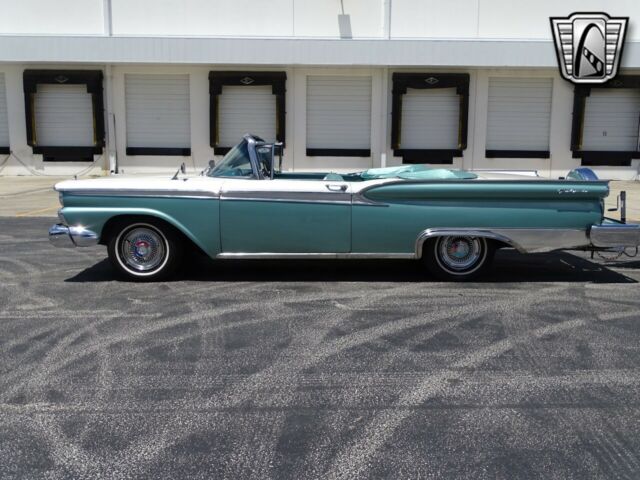 Ford Galaxie 1959 image number 17