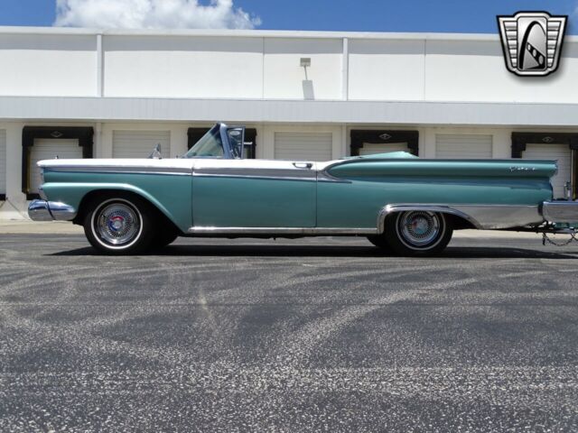 Ford Galaxie 1959 image number 18