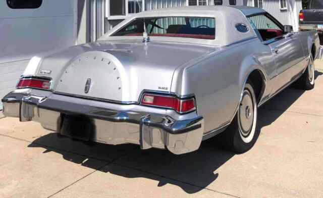 Lincoln Continental MK 4 1975 image number 2