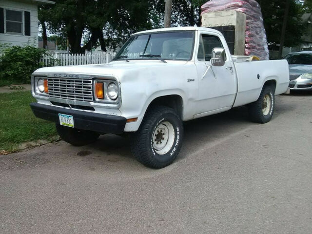 Dodge Power Wagon 1977 image number 0