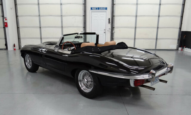 Jaguar E-Type 1969 image number 27