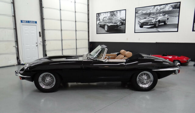 Jaguar E-Type 1969 image number 30