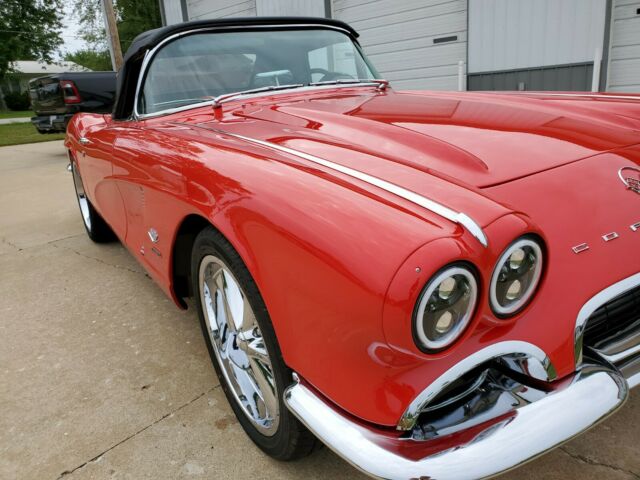 Chevrolet Corvette 1962 image number 27