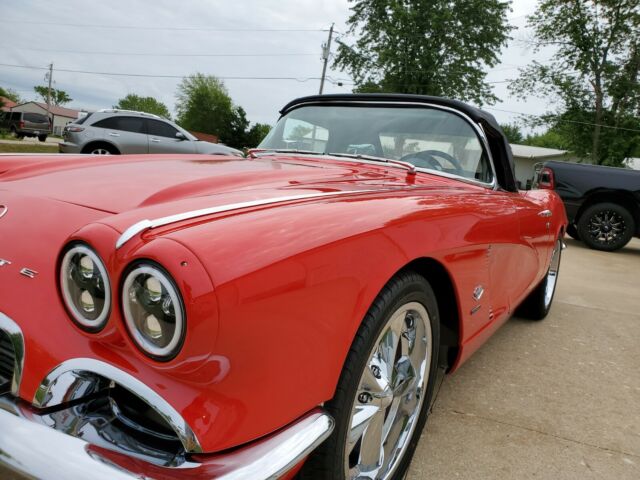 Chevrolet Corvette 1962 image number 29