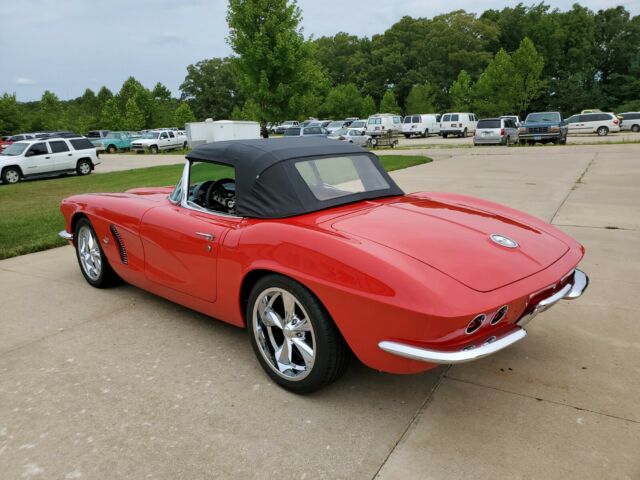 Chevrolet Corvette 1962 image number 32