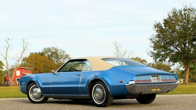 Oldsmobile Toronado 1967 image number 10