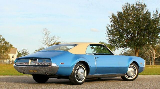 Oldsmobile Toronado 1967 image number 11