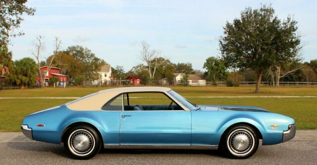 Oldsmobile Toronado 1967 image number 16