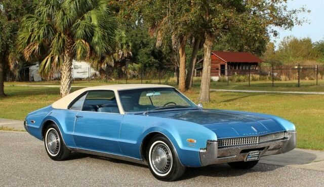 Oldsmobile Toronado 1967 image number 18