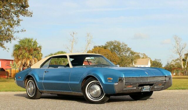 Oldsmobile Toronado 1967 image number 20