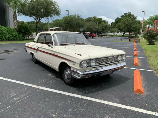 Ford Fairlane 1964 image number 22