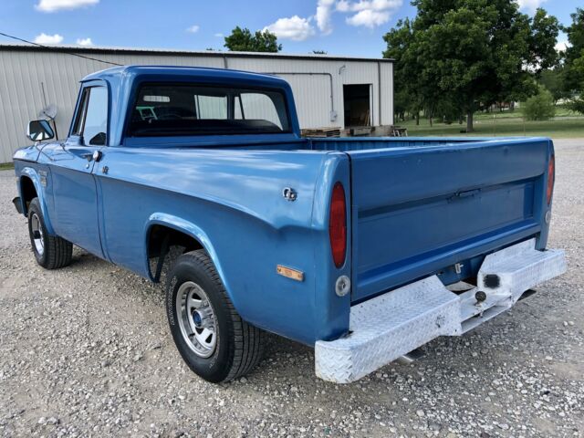 Dodge Power Wagon 1971 image number 2