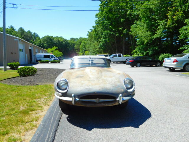 Jaguar E-Type 1968 image number 2