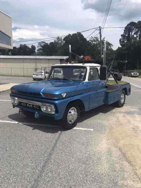 GMC tow truck 1965 image number 15